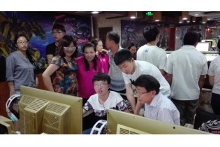 網報現場耐心講解